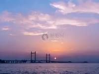 关于东海黑豹队对阵漠南鲸鲨队，拳击热身赛险胜，内线统治篮板——主场山呼海啸的信息-开云网站