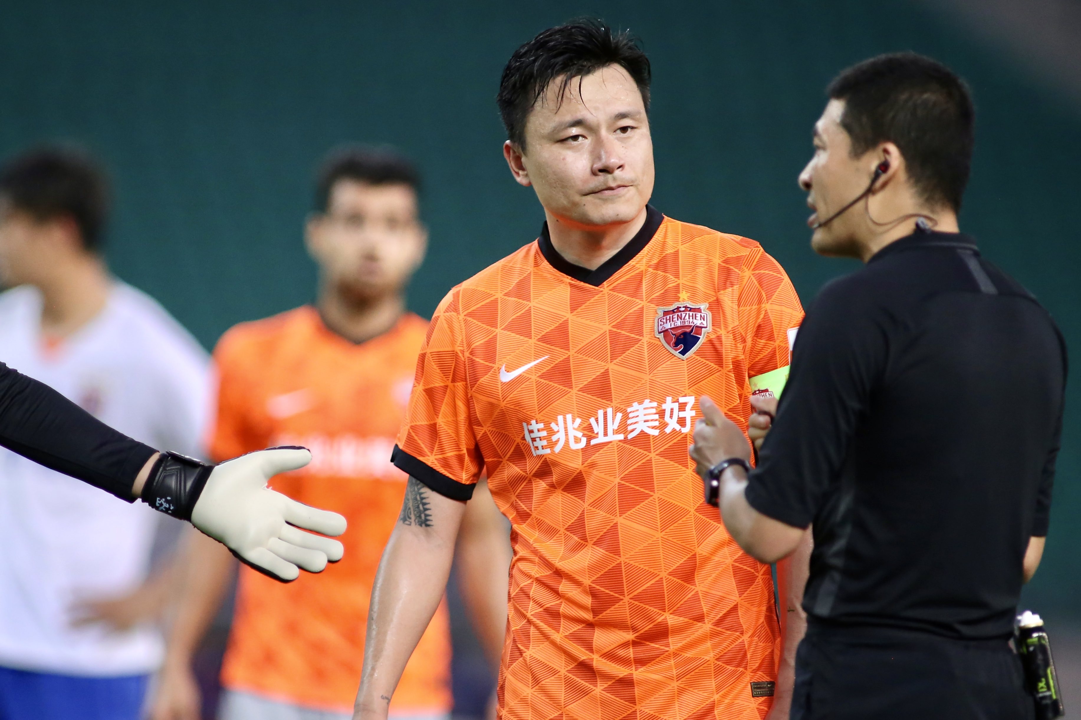  瓦伦西亚训练开放日；今晚临场应变引观众欢呼；世预赛在即；球探报告显示潜力