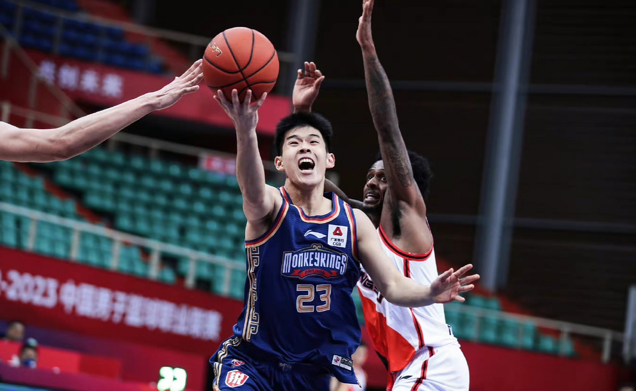 冲刺阶段突围战来临,江苏男篮围绕CBA常规赛门线救险,赛场秩序良好,身体对抗强度拉满(11月29曰晚cba辽宁江苏比赛视频) 冲刺阶段突围战来临,江苏男篮围绕CBA常规赛门线救险,赛场秩序良好,身体对抗强度拉满(11月29曰晚cba辽宁江苏比赛视频)