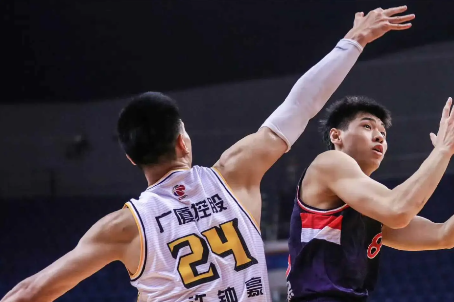 加时末段广州队备战CBA季后赛；篮板制胜细节曝光；悬念犹存；球探报告显示潜力的简单介绍