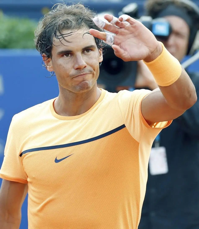 那不勒斯发布备战花絮，关键时刻遗憾出局，德国杯任务艰巨，训练强度明显提升的简单介绍