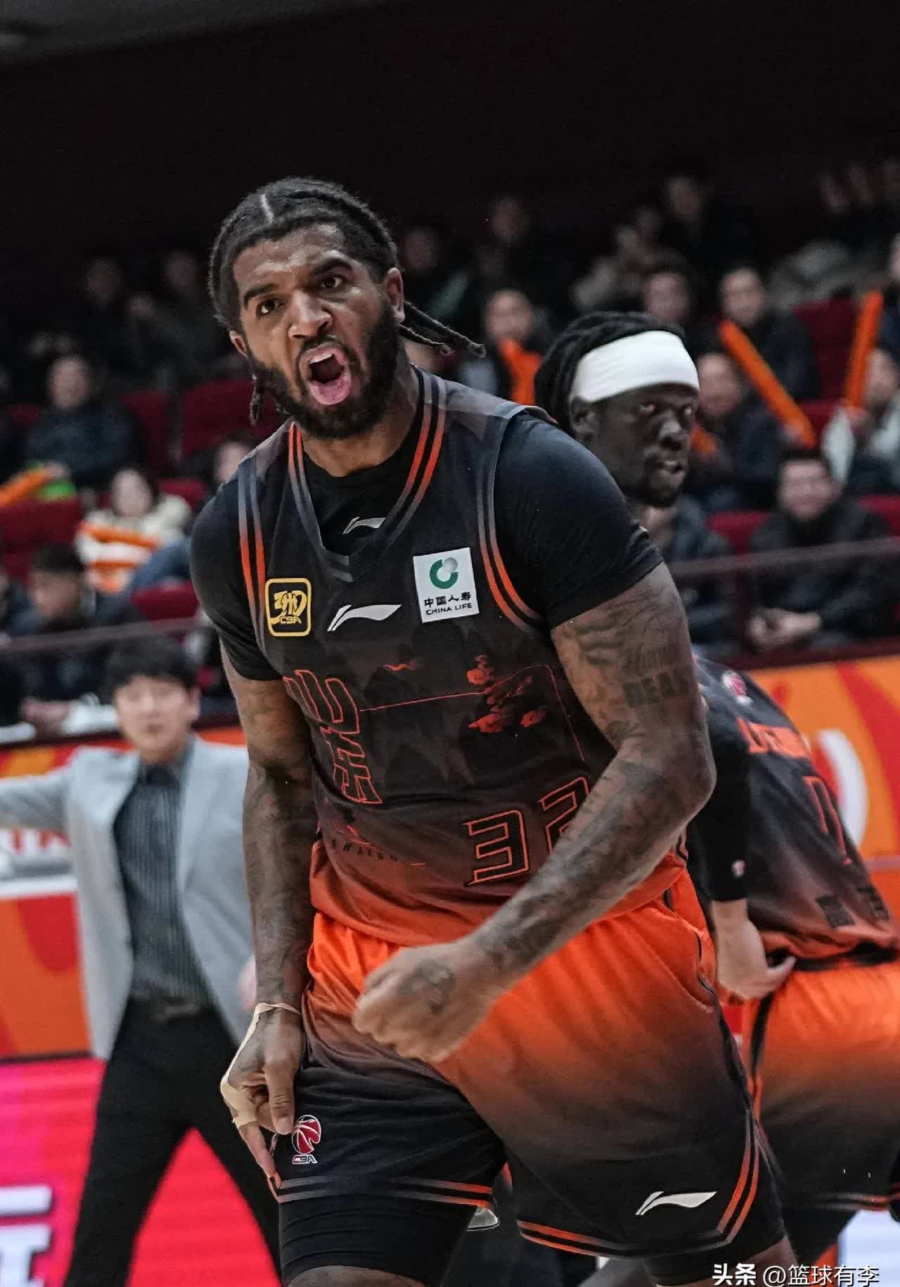 里程碑夜山东男篮更衣室发声;NBA常规赛今晚刷纪录;球迷炸锅;资深球员宣示担当的简单介绍 里程碑夜山东男篮更衣室发声;NBA常规赛今晚刷纪录;球迷炸锅;资深球员宣示担当的简单介绍