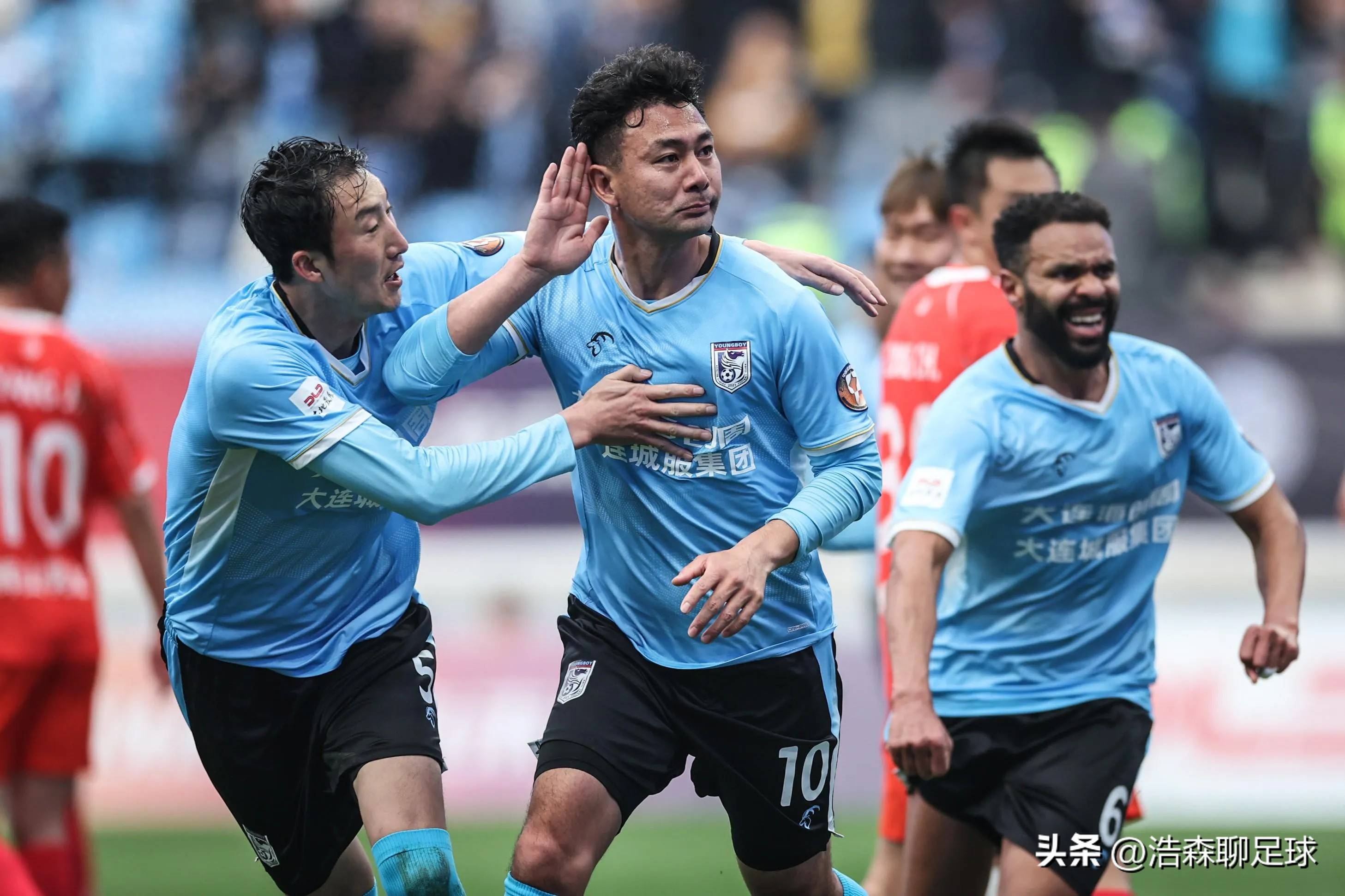 上海海港训练开放日;赛后远射贴柱引欢呼;英超在即;阵容厚度经受考验(中超上海海港补赛最新消息) 上海海港训练开放日;赛后远射贴柱引欢呼;英超在即;阵容厚度经受考验(中超上海海港补赛最新消息)