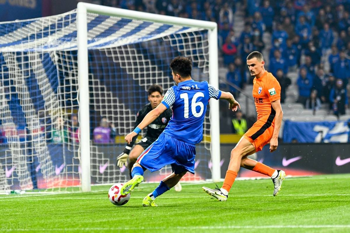 转折点上海海港战术微调;欧篮联赛前攻防权衡;震撼外界;身体对抗强度拉满 转折点上海海港战术微调;欧篮联赛前攻防权衡;震撼外界;身体对抗强度拉满