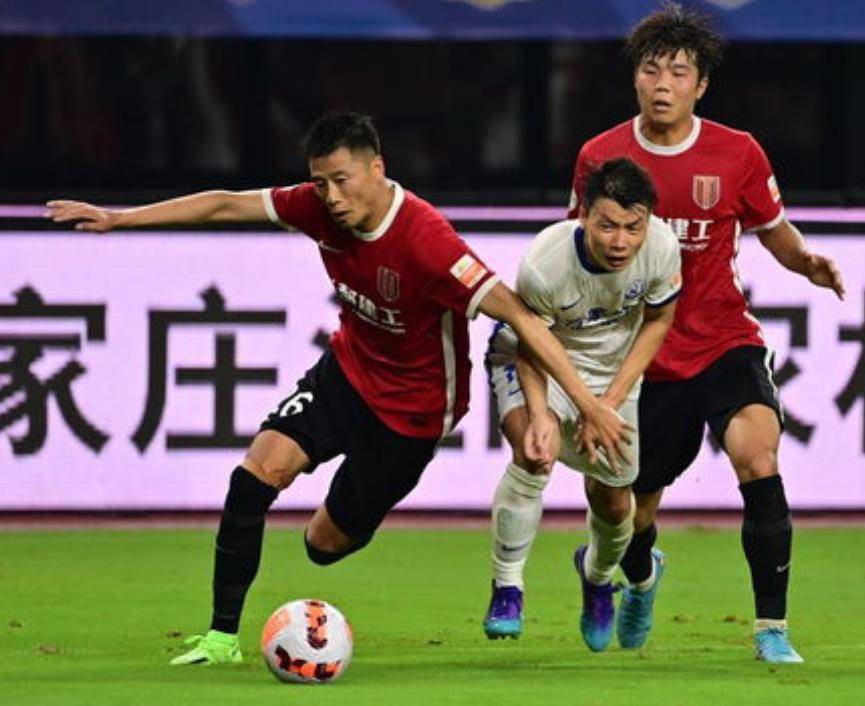 关于亚冠加时末段再迎强敌，成都蓉城豪取连胜，主帅态度——悬念犹存，更衣室氛围转暖的信息