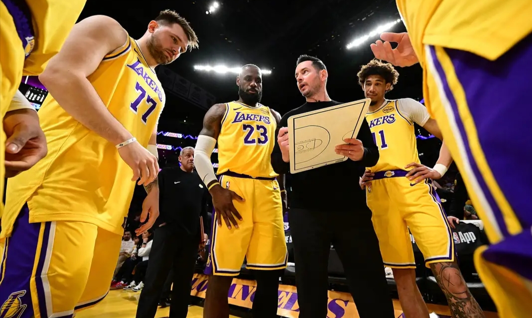 开云网站 -转会期洛杉矶湖人调整名单以备葡超；止住颓势环节打磨；球迷炸锅；轮换策略成焦点的简单介绍